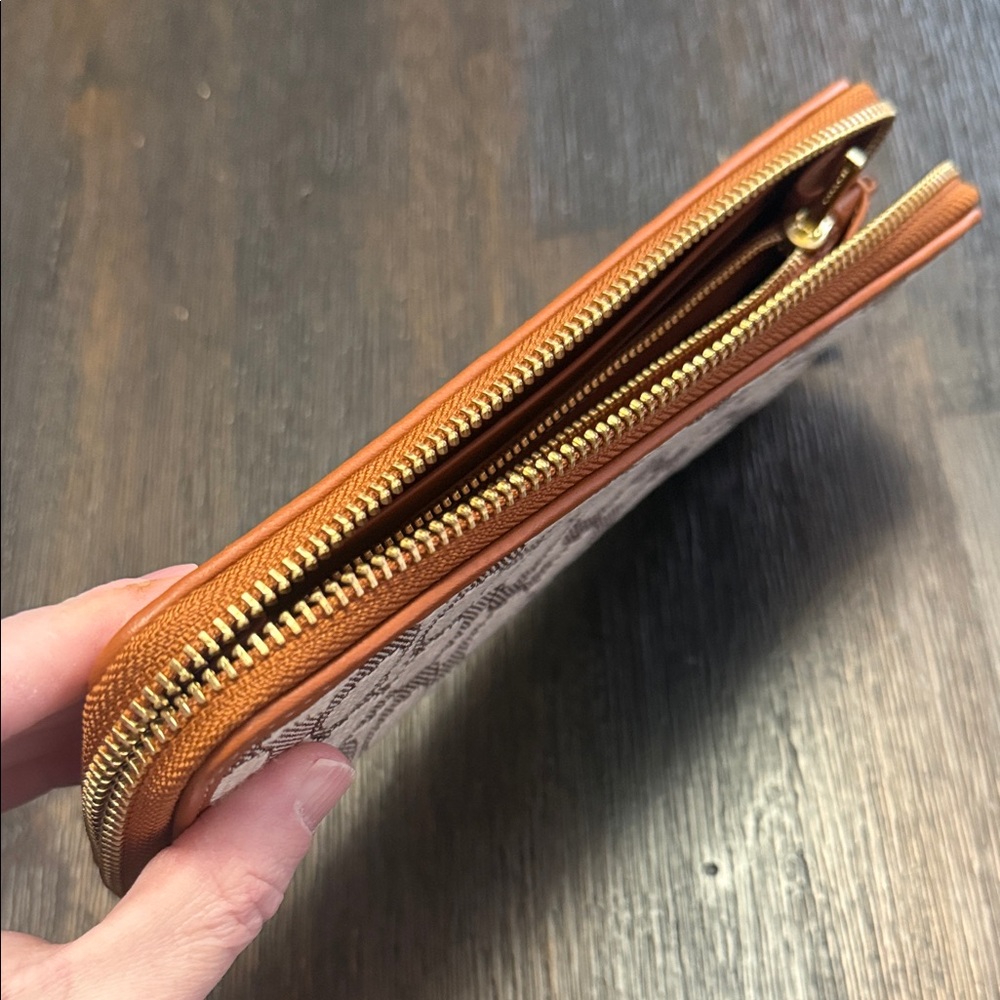 Coach Wallet in Signature Jacquard - Picture 4 of 5